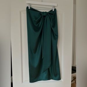 Knotted Satin Effect Midi skirt